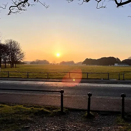 Modern 10min From Center With Parking Apartment Dublin