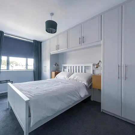 Apartment Modern 10min From Center With Parking