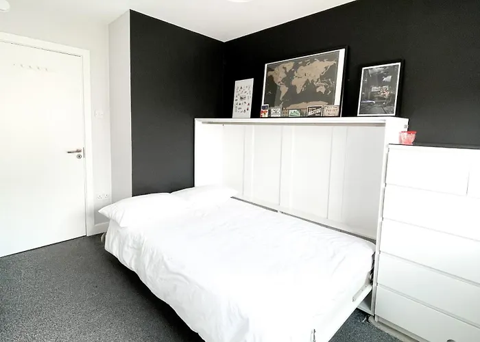 Modern 10min From Center With Parking Apartment