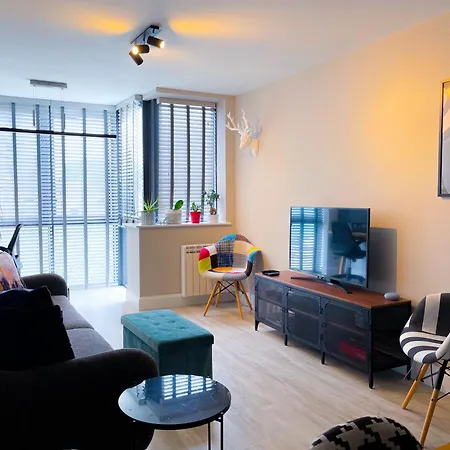 Modern 10min From Center With Parking *
